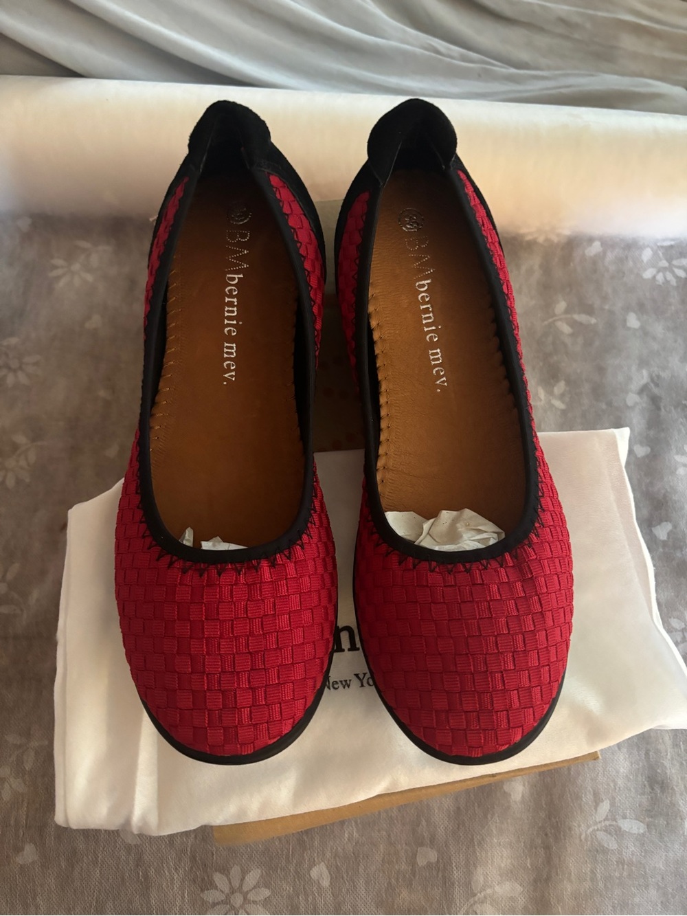 bernie mev. Hazel Red Woven Ballet Flats with Black Trim size 39/8 NWB